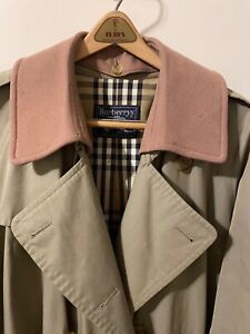 Burberrys Men’s Trench Coat 52L Pre 1999, khaki green with rouge camel collar