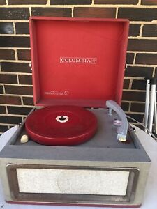 VINTAGE COLUMBIA PORTABLE RECORD PLAYER MODEL 512 Red