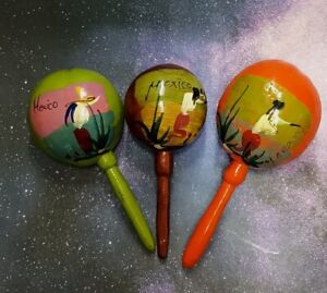 VINTAGE HAND PAINTED CARVED MEXICAN MARACAS GOURD SHAKER MUSIC LOT OF 3