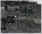 1959 Press Photo Searching for Ben E Wagner murder weapon in Ozaukee county