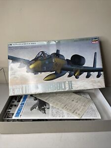 Hasegawa Fairchild A-10A Thunderbolt II K017 1/72 Open Model Kit Open Box