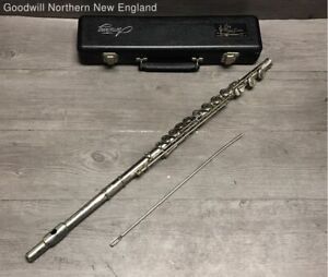 New ListingW. T. Armstrong Elkhart Inc Model 104 Student Flute Silver Tone in Case