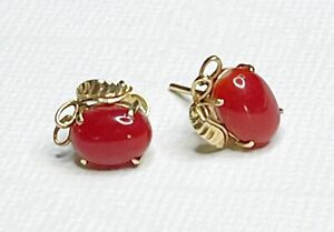 Beautiful Vintage 14k Yellow Gold Red Coral Stud Earrings