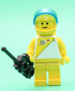 LEGO Space Futuron 6953 6990 6930 6932 Futuron Yellow Minifigure sp016 Vintage
