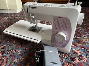 Brother Free Arm Sewing Machine w/ Quilting Features BM3850 White