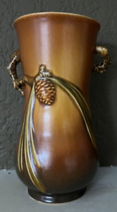 ROSEVILLE POTTERY (OH 1892-1954) PINECONE VASE 841-7 (1935) BROWN