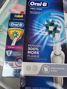Oral-B Pro 1000 3d Cross Action Rechargeable Toothbrush + 3 New Heads