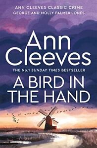 A Bird in the Hand (George and Molly Pal... by Cleeves, Ann Paperback / softback