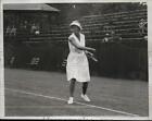1933 Press Photo Alice Marble vs Carolyn Babcock at tennis in Brookline MA