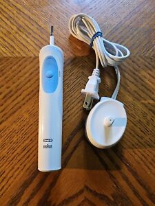USED ORAL-B Braun 3709 Vitality Electric Toothbrush Handle with 3757 Charger