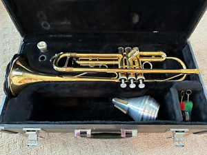 Yamaha YTR 2335 Bb Trumpet Standard With Case & Accessories - Student Trumpet