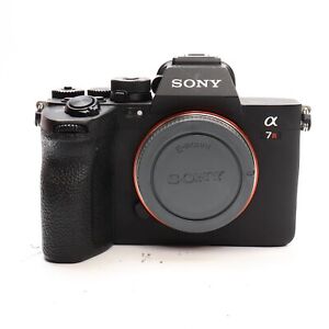 Sony A7R V 61MP Full-Frame Camera - Black (ILCE7RM5B.CEC) -VM 0909- JB