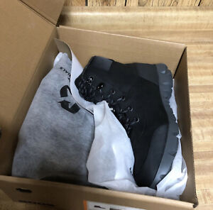 Bogs Arcata Urban Leather Mid Boot - Men's Black Size 8.5 Brand New