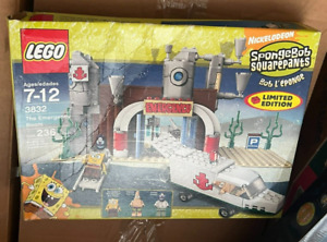 LEGO Spongebob Squarepants The Emergency Room Set 383 New Box Damage