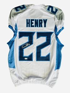 DERRICK HENRY TENNESSEE TITANS SIGNED WHITE GAME-CUT STYLE JERSEY BECKETT