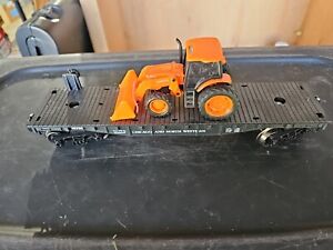 CHICAGO NORTHWESTERN FLAT CAR WITH FRONT LOADER, NEW, O27/0
