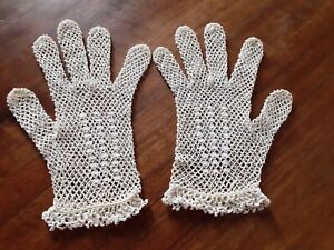 PAIR OF ANTIQUE HANDMADE LACE GLOVES, early 20th