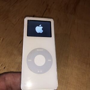 Apple iPod Nano Black 1st Generation A1137 2GB w/USB Bundle Tested Working GC