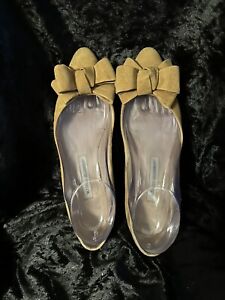 Manolo Blahnik Women's Lisanewbo Brown Suede Bow Heels Size 38   $725 SOLD OUT