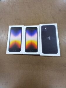 Lot of 3 Apple iPhone pre-paid phones--SEE DETAILS