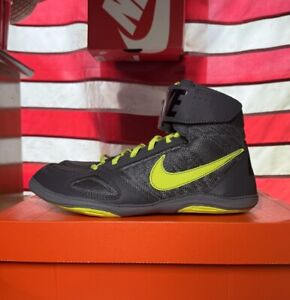 mens Nike Takedowns wrestling shoes size 9 Green/Grey (Volt)