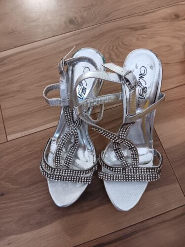 Wild Rose Heels Metalic Silver Strappy Size 8.5