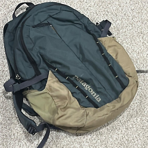 Patagonia Backpack Refugio Pack 28L Green Nylon Hiking Laptop Day Bag Outdoor