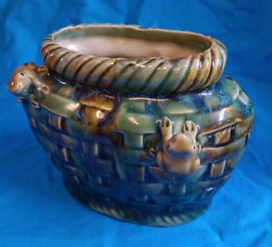 New ListingVintage Frogs On Planter Basket Weave Ceramic Medium Vase Asian