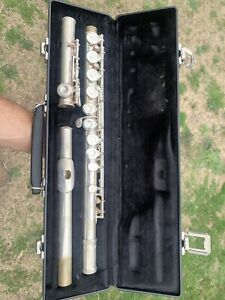 New ListingGemeinhardt Elkhart, IN USA 2SP Flute with Carrying Case L12525