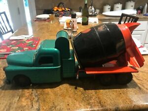 Gently used by one owner Vintage Structo Ready-Mix Concrete Metal Toy Truck