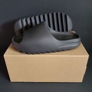 Size 10 - adidas Yeezy Slide onyx