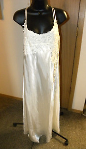 Flora Lace Two piece Nightgown Ivory  Size L/ XL