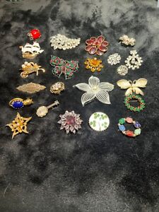 Vintage art Deco, mid century, signed and unsigned Brooches 22 piece lot