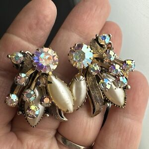 Vtg Gold Toned Faux Pearl Crystal Clip On Earrings