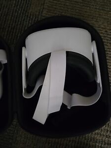 oculus quest 2 256gb used with controllers