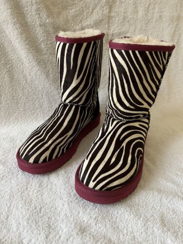 Uggs Classic Short 🔥SPECTACULAR! ZEBRA With Pink! size 7 Great Condition!!