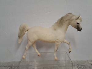Breyer Black Stallion # 983 Equus Arabian Racehorse Chalky Alabaster 1997 1998