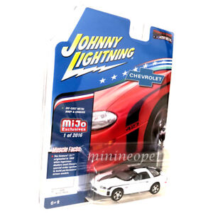 JOHNNY LIGHTNING JLCP7139 2002 CHEVROLET CAMARO ZL1 1/64 DIECAST MODEL CAR WHITE
