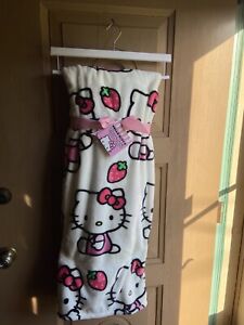 HELLO KITTY White & Pink Strawberry Milk Shake Plush Throw Blanket 60 x 70 NWT