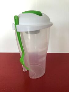 New Portable Healthy Salad Container Includes Fork and Dressing Container