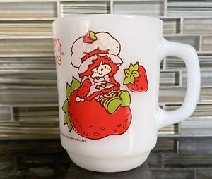 Vintage 1980, Anchor Hocking Strawberry Shortcake Milk Glass Mug/Cup