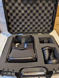 Oculus Quest VR Headset 128GB w/ Controllers + Charger and Casematix Case