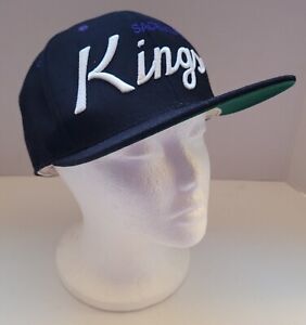 Mitchell & Ness SACRAMENTO KINGS Black Purple White Script Fitted Hat 7 1/4
