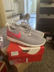 Women’s Nike Roshe One Size 6.5Y GS WORN ONCE
