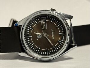 Seiko Vintage Silver Men's Watch - 7009A