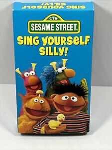 Sesame Street Sing Yourself Silly! VHS Tape 1990 W/Song Lyrics Pamphlet