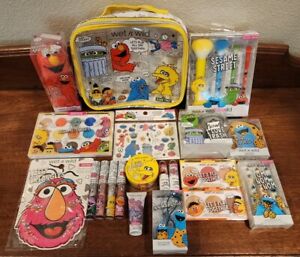 NEW 20 Piece Set Wet n Wild Sesame Street Makeup Collection Including Makeup Bag