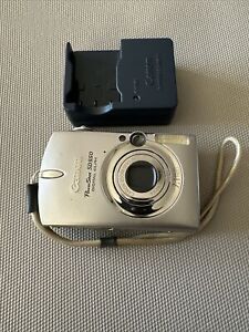 Canon PowerShot SD550 Digital ELPH 7.1 MP Digital Camera - With Charger