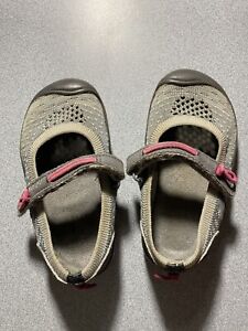 Keen Girls gray water Shoes, tag on inside is missing, US Size 7 Toddler