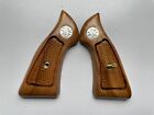 New Wood Grips for  S&W J Frame Square Butt Grip Checkered Hardwood classic; 01